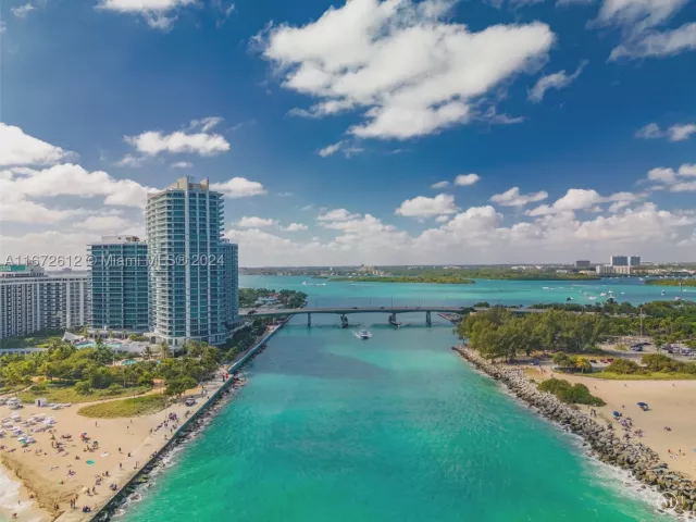 2-bedroom condo for rent in Bal Harbour - 10295 Collins Ave 1605 - MondialRealty