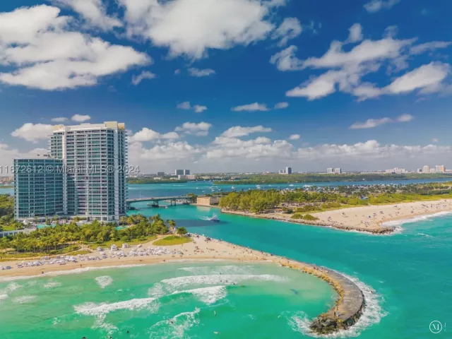 2-bedroom condo for rent in Bal Harbour - 10295 Collins Ave 1605 - MondialRealty