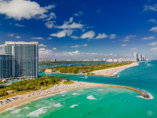 2-bedroom condo for rent in Bal Harbour - 10295 Collins Ave 1605 - MondialRealty