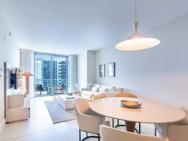 1-bedroom condo for sale in Hollywood - 4111 S Ocean Dr 3007 - MondialRealty