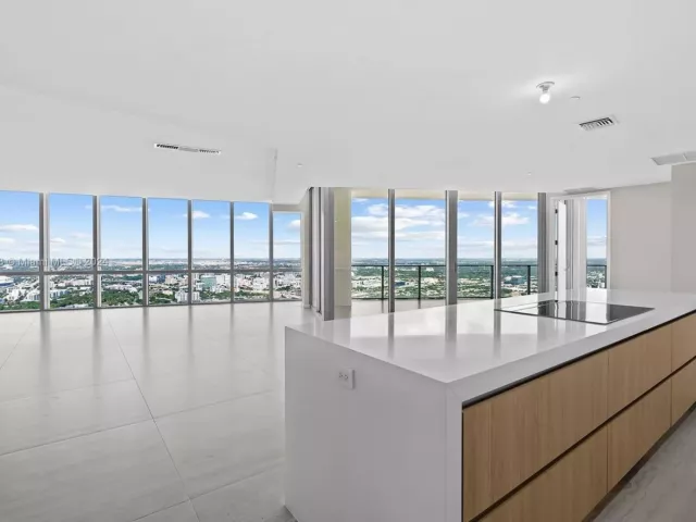 4-bedroom condo for sale in Miami - 851 NE 1st Ave PH 5402 - MondialRealty