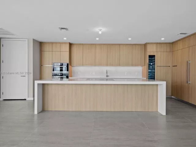 4-bedroom condo for sale in Miami - 851 NE 1st Ave PH 5402 - MondialRealty