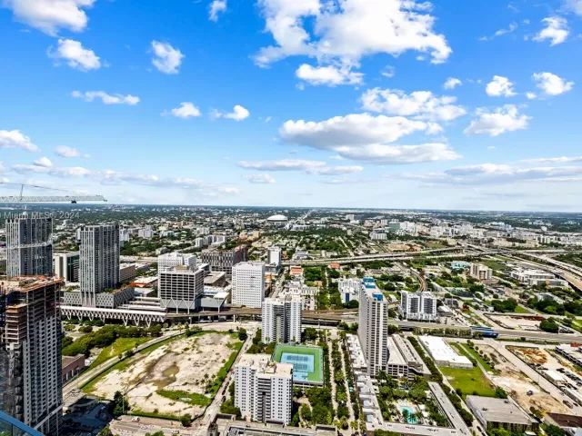 4-bedroom condo for sale in Miami - 851 NE 1st Ave PH 5402 - MondialRealty