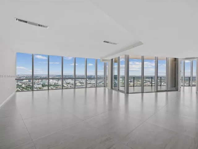 4-bedroom condo for sale in Miami - 851 NE 1st Ave PH 5402 - MondialRealty