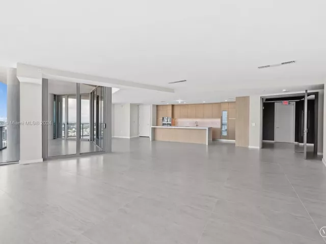 4-bedroom condo for sale in Miami - 851 NE 1st Ave PH 5402 - MondialRealty