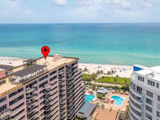 2-bedroom condo for sale in Miami Beach - 5225 Collins Ave 1114 - MondialRealty