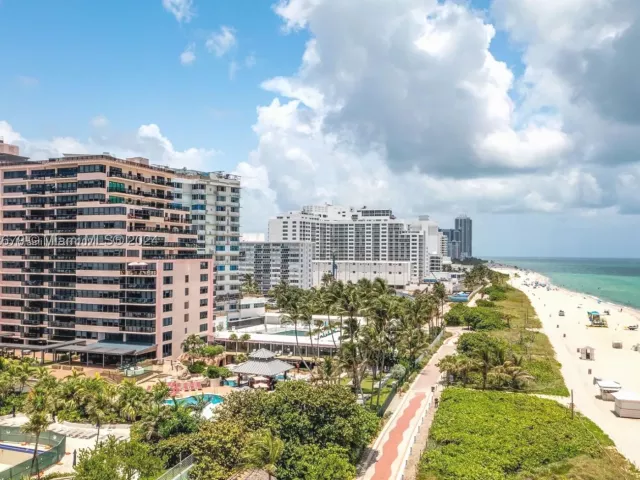 2-bedroom condo for sale in Miami Beach - 5225 Collins Ave 1114 - MondialRealty