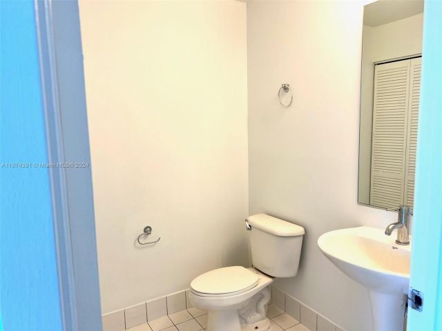 Apartment for sale  Unit #1811 - photo 5635160