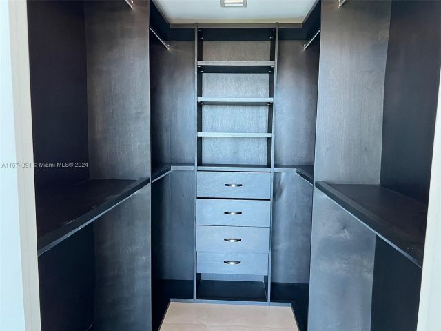 Apartment for sale  Unit #1811 - photo 5635161