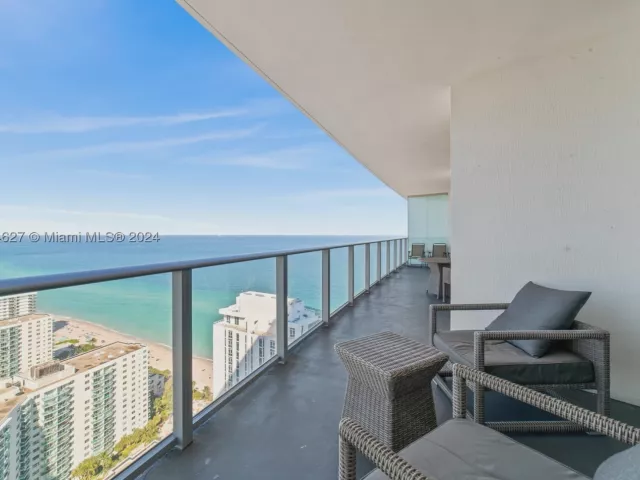 2-bedroom condo for sale in Hollywood - 4111 S Ocean Dr 3108 - MondialRealty