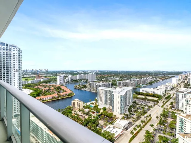 2-bedroom condo for sale in Hollywood - 4111 S Ocean Dr 3108 - MondialRealty