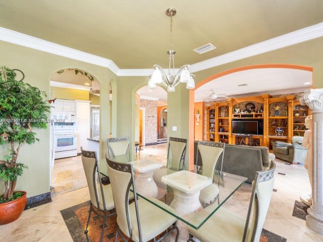 Home for sale at 232 SW 7th Ave - photo 5524727