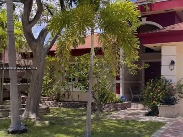 Home for sale at 232 SW 7th Ave - photo 5524736