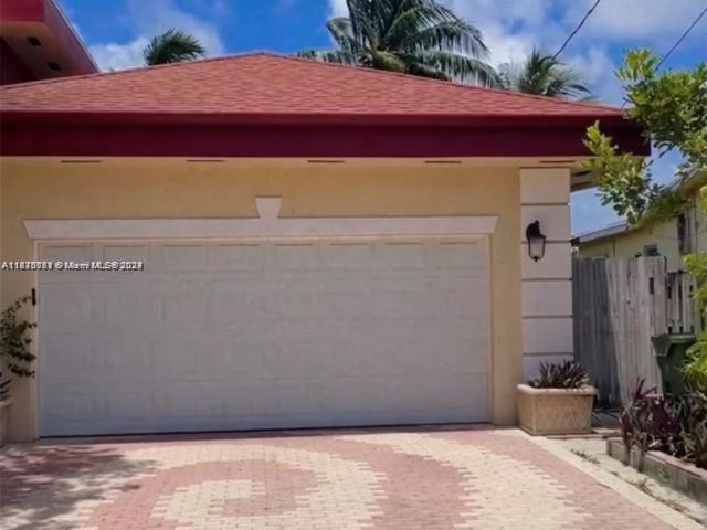 Home for sale at 232 SW 7th Ave - photo 5524737