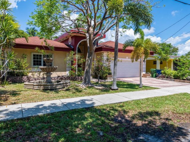 Home for sale at 232 SW 7th Ave - photo 5524741