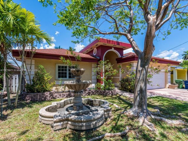 Home for sale at 232 SW 7th Ave - photo 5524743