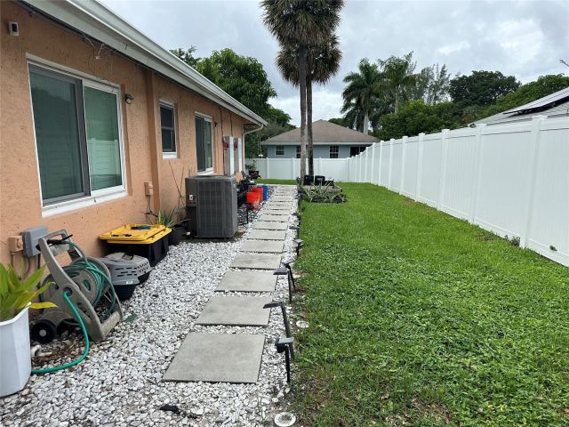 Home for sale at 547 NE 1st Ave - photo 6115255