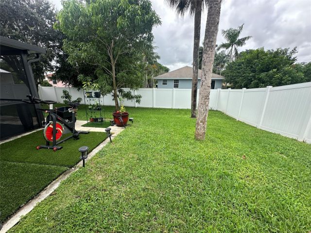 Home for sale at 547 NE 1st Ave - photo 6115257