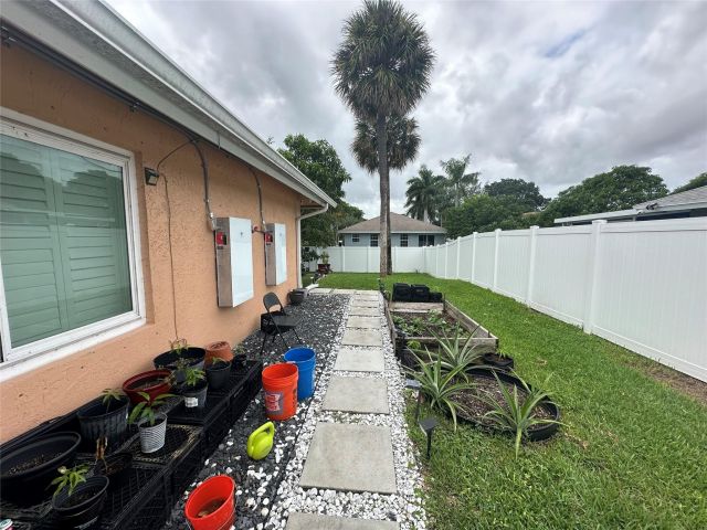 Home for sale at 547 NE 1st Ave - photo 6115259