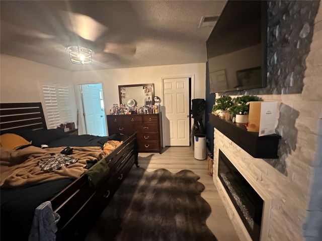 Home for sale at 547 NE 1st Ave - photo 6115266