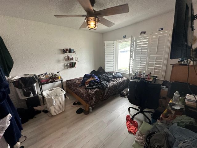 Home for sale at 547 NE 1st Ave - photo 6115271