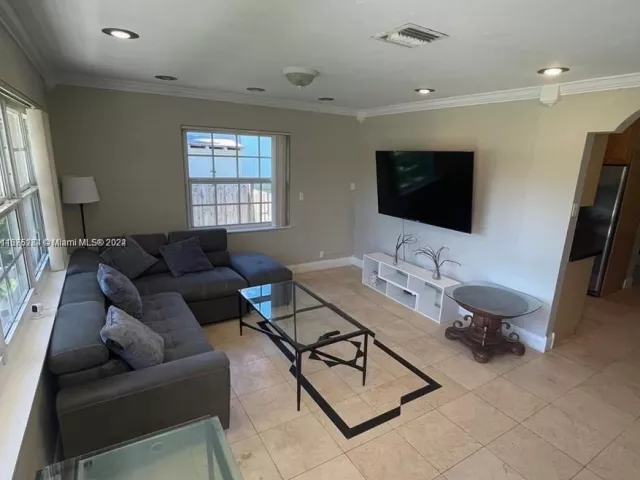 3-bedroom home for sale in Hollywood - 1531 Moffett St - MondialRealty