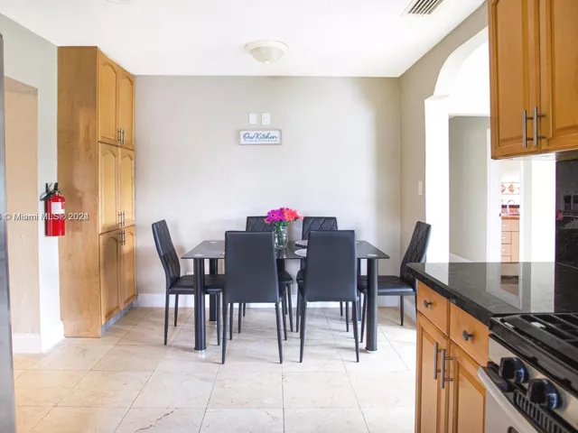 3-bedroom home for sale in Hollywood - 1531 Moffett St - MondialRealty