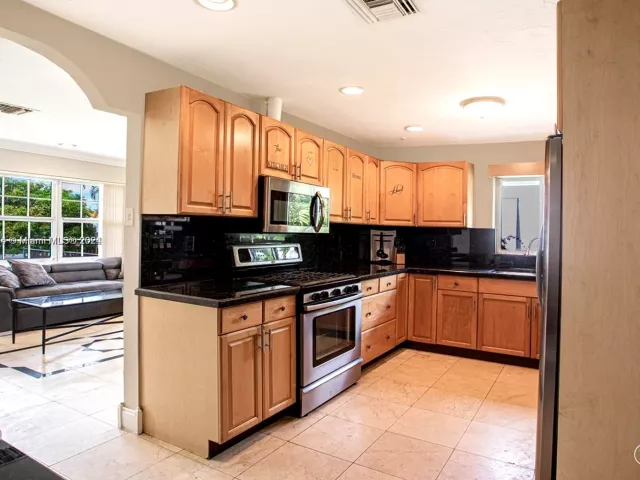 3-bedroom home for sale in Hollywood - 1531 Moffett St - MondialRealty