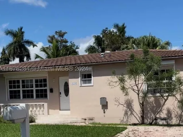 3-bedroom home for sale in Hollywood - 1531 Moffett St - MondialRealty