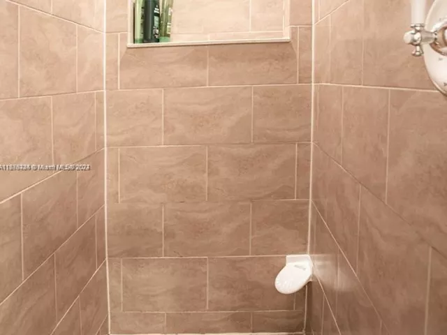 3-bedroom home for sale in Hollywood - 1531 Moffett St - MondialRealty