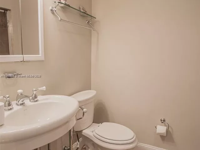 3-bedroom home for sale in Hollywood - 1531 Moffett St - MondialRealty