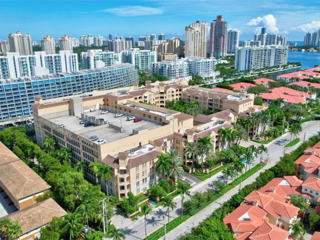 2-bedroom condo for sale in Aventura - 3001 NE 185th St 114 - MondialRealty