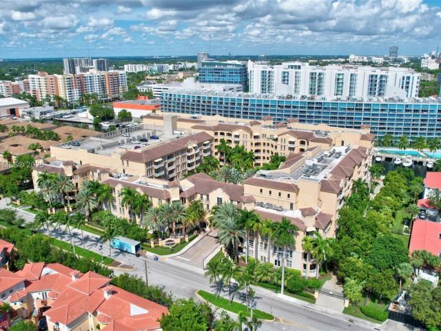 2-bedroom condo for sale in Aventura - 3001 NE 185th St 114 - MondialRealty