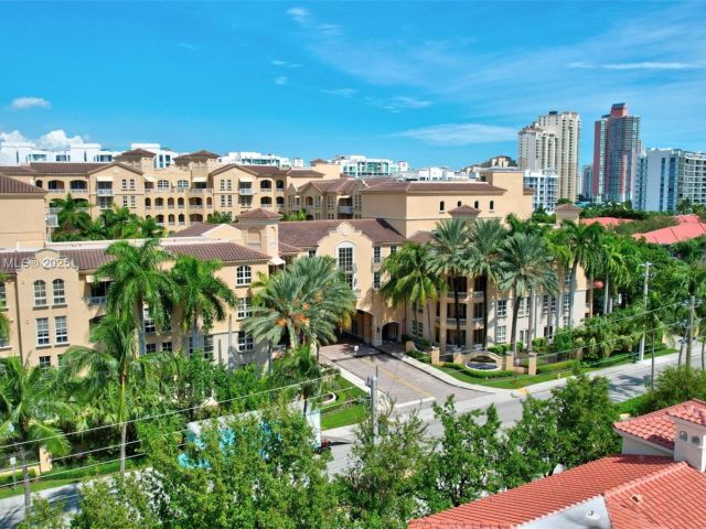 2-bedroom condo for sale in Aventura - 3001 NE 185th St 114 - MondialRealty
