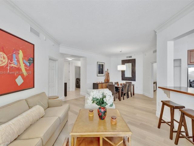 2-bedroom condo for sale in Aventura - 3001 NE 185th St 114 - MondialRealty