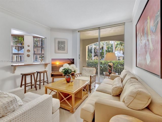 2-bedroom condo for sale in Aventura - 3001 NE 185th St 114 - MondialRealty