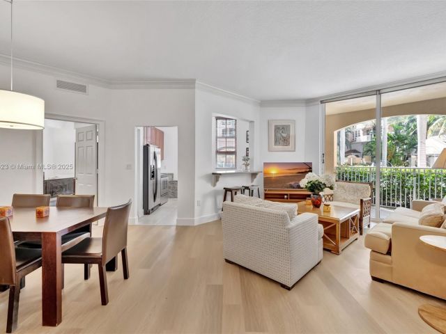 2-bedroom condo for sale in Aventura - 3001 NE 185th St 114 - MondialRealty