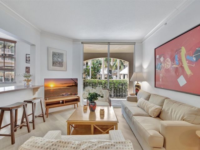 2-bedroom condo for sale in Aventura - 3001 NE 185th St 114 - MondialRealty