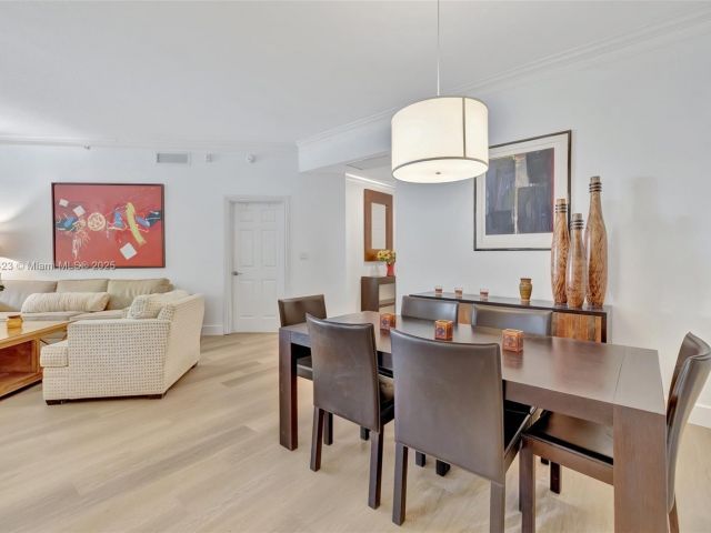 2-bedroom condo for sale in Aventura - 3001 NE 185th St 114 - MondialRealty