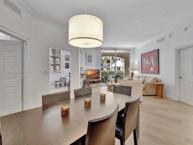 2-bedroom condo for sale in Aventura - 3001 NE 185th St 114 - MondialRealty