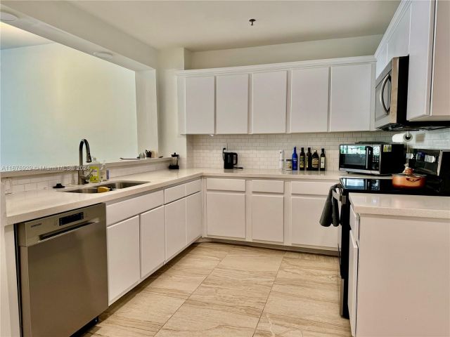 Apartment for rent  Unit #324 - photo 5647901