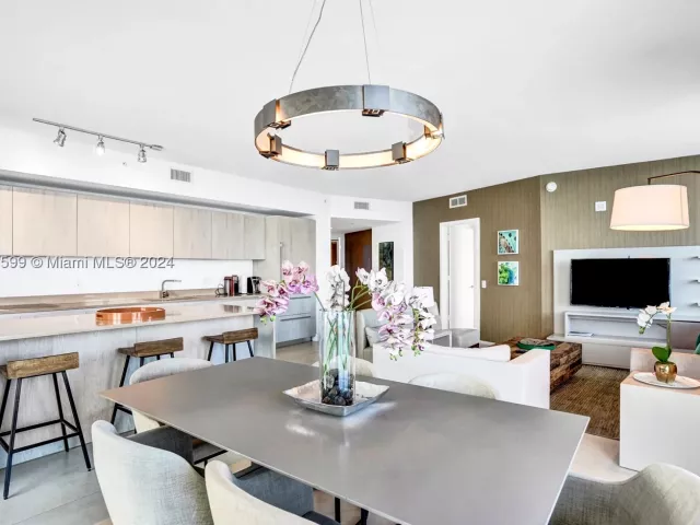 3-bedroom condo for sale in Hollywood - 4111 S Ocean Dr 1201 - MondialRealty