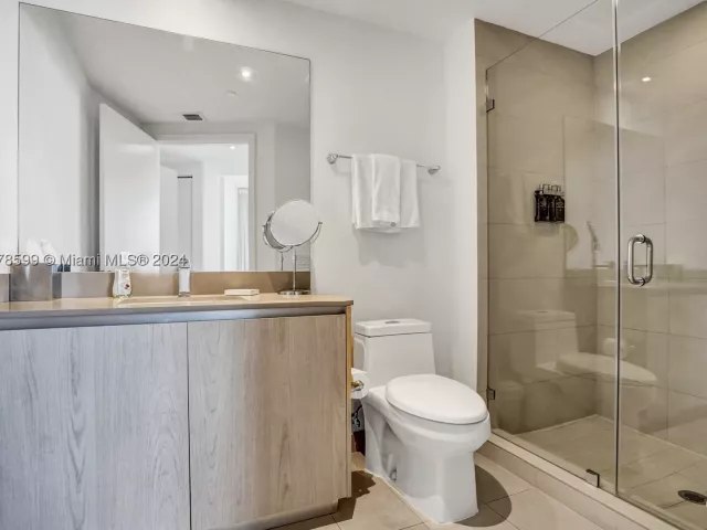 3-bedroom condo for sale in Hollywood - 4111 S Ocean Dr 1201 - MondialRealty