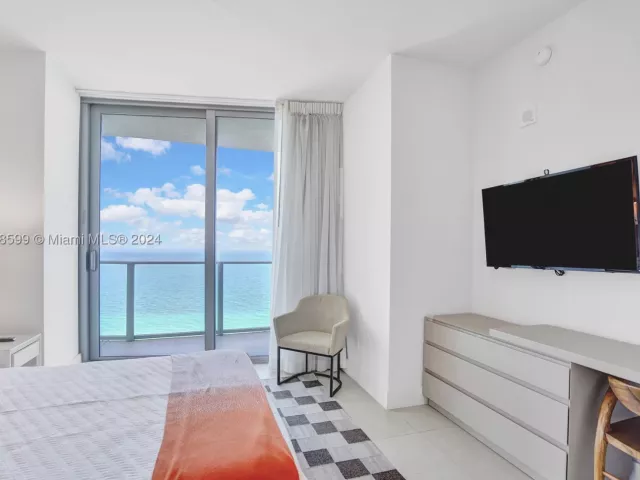 3-bedroom condo for sale in Hollywood - 4111 S Ocean Dr 1201 - MondialRealty