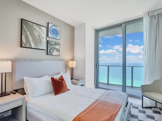 3-bedroom condo for sale in Hollywood - 4111 S Ocean Dr 1201 - MondialRealty
