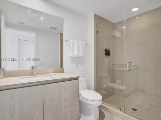 3-bedroom condo for sale in Hollywood - 4111 S Ocean Dr 1201 - MondialRealty