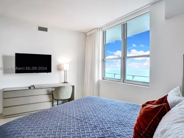 3-bedroom condo for sale in Hollywood - 4111 S Ocean Dr 1201 - MondialRealty