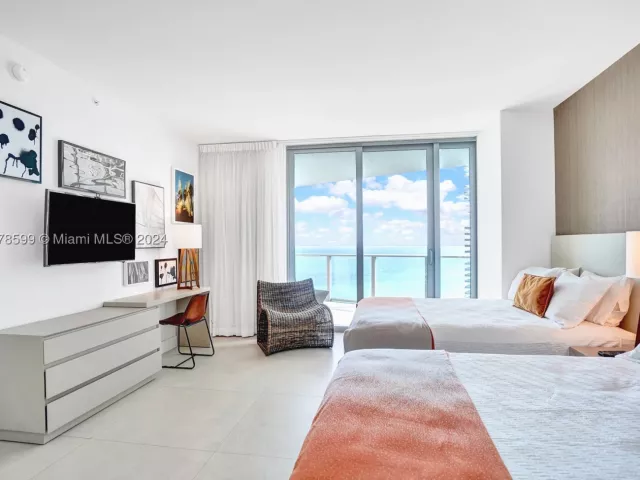 3-bedroom condo for sale in Hollywood - 4111 S Ocean Dr 1201 - MondialRealty