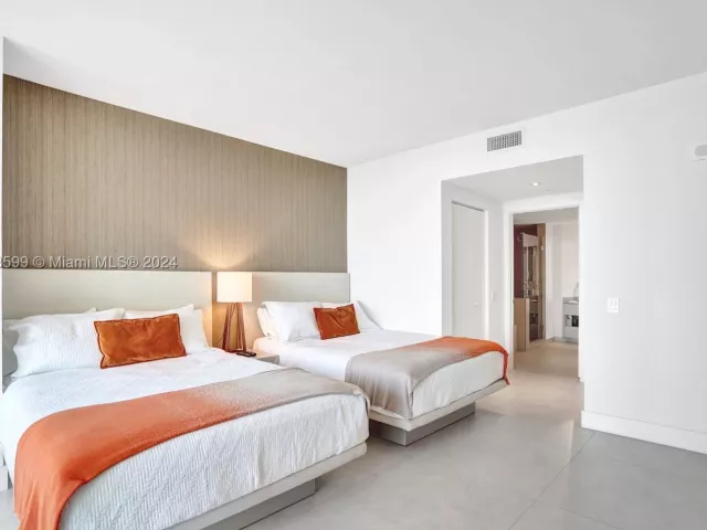 3-bedroom condo for sale in Hollywood - 4111 S Ocean Dr 1201 - MondialRealty
