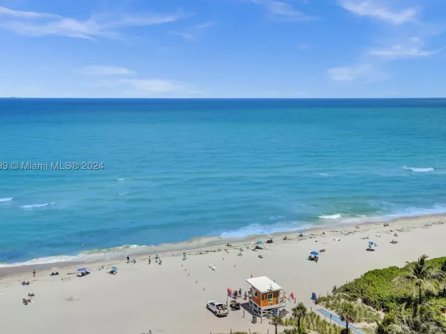 3-bedroom condo for sale in Hollywood - 4111 S Ocean Dr 1201 - MondialRealty